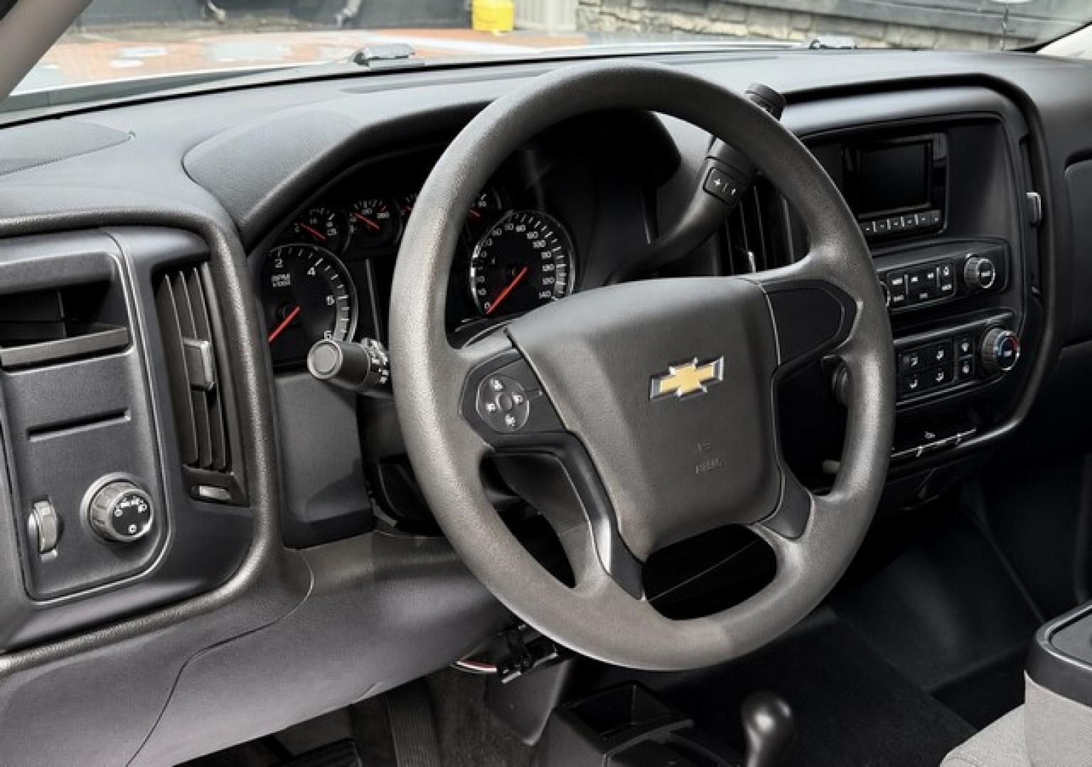 2015 SILVER CHEVROLET SILVERADO 1500 (1GCVKPEH5FZ) with an V6,4.3L(262 CID),OHV engine, AUTOMATIC transmission, located at 14600 Frazho Road, Warren, MI, 48089, (586) 776-3400, 42.485996, -82.974220- Photo#10