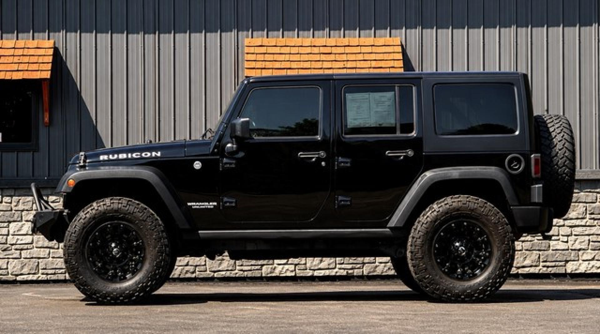 2017 BLACK JEEP WRANGLER (1C4HJWFG4HL) with an V6,3.6L(220 CID),DOHC engine, AUTOMATIC transmission, located at 14600 Frazho Road, Warren, MI, 48089, (586) 776-3400, 42.485996, -82.974220- Photo#1