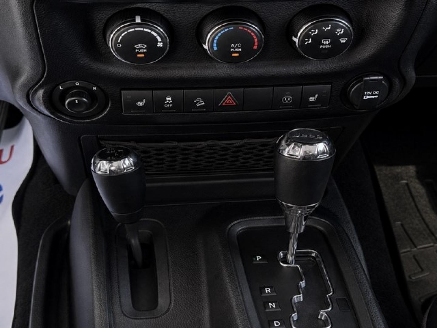 2017 BLACK JEEP WRANGLER (1C4HJWFG4HL) with an V6,3.6L(220 CID),DOHC engine, AUTOMATIC transmission, located at 14600 Frazho Road, Warren, MI, 48089, (586) 776-3400, 42.485996, -82.974220- Photo#16