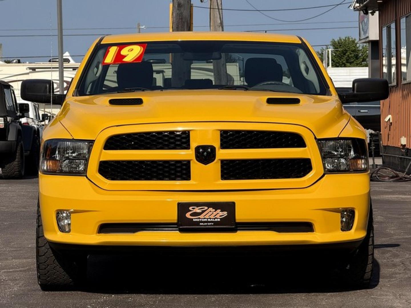 2019 STINGER YELLOW RAM 1500 CLASSIC (1C6RR7KT4KS) with an V8,5.7L(345 CID), engine, AUTOMATIC transmission, located at 14600 Frazho Road, Warren, MI, 48089, (586) 776-3400, 42.485996, -82.974220- Photo#4