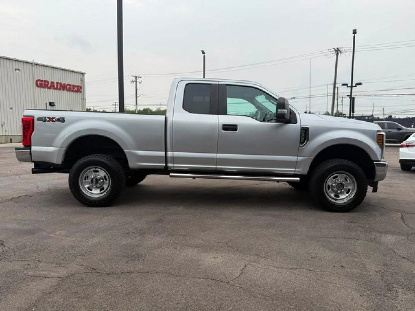 2019 SILVER FORD F-350 SUPER DUTY (1FT8X3B65KE) with an V8,6.2L(379 CID),SOHC engine, AUTOMATIC transmission, located at 14600 Frazho Road, Warren, MI, 48089, (586) 776-3400, 42.485996, -82.974220- Photo#5
