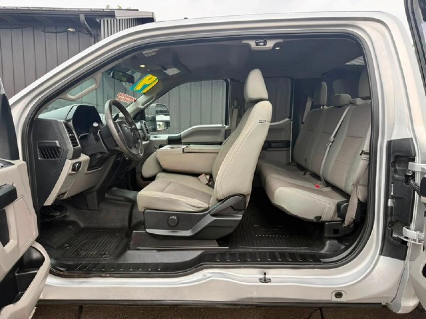 2019 SILVER FORD F-350 SUPER DUTY (1FT8X3B65KE) with an V8,6.2L(379 CID),SOHC engine, AUTOMATIC transmission, located at 14600 Frazho Road, Warren, MI, 48089, (586) 776-3400, 42.485996, -82.974220- Photo#9