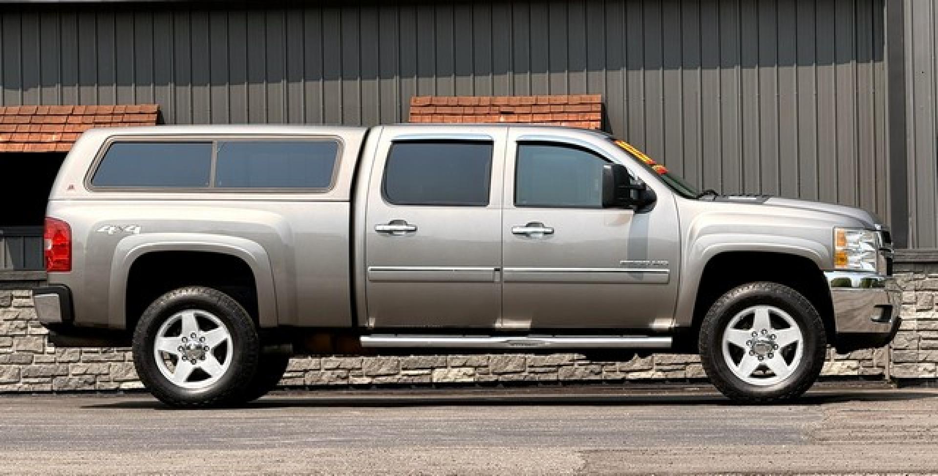 2013 GRAY CHEVROLET SILVERADO 2500 HD (1GC1KXCG0DF) with an V8,6.0L(364 CID),OHV engine, AUTOMATIC transmission, located at 14600 Frazho Road, Warren, MI, 48089, (586) 776-3400, 42.485996, -82.974220- Photo#0