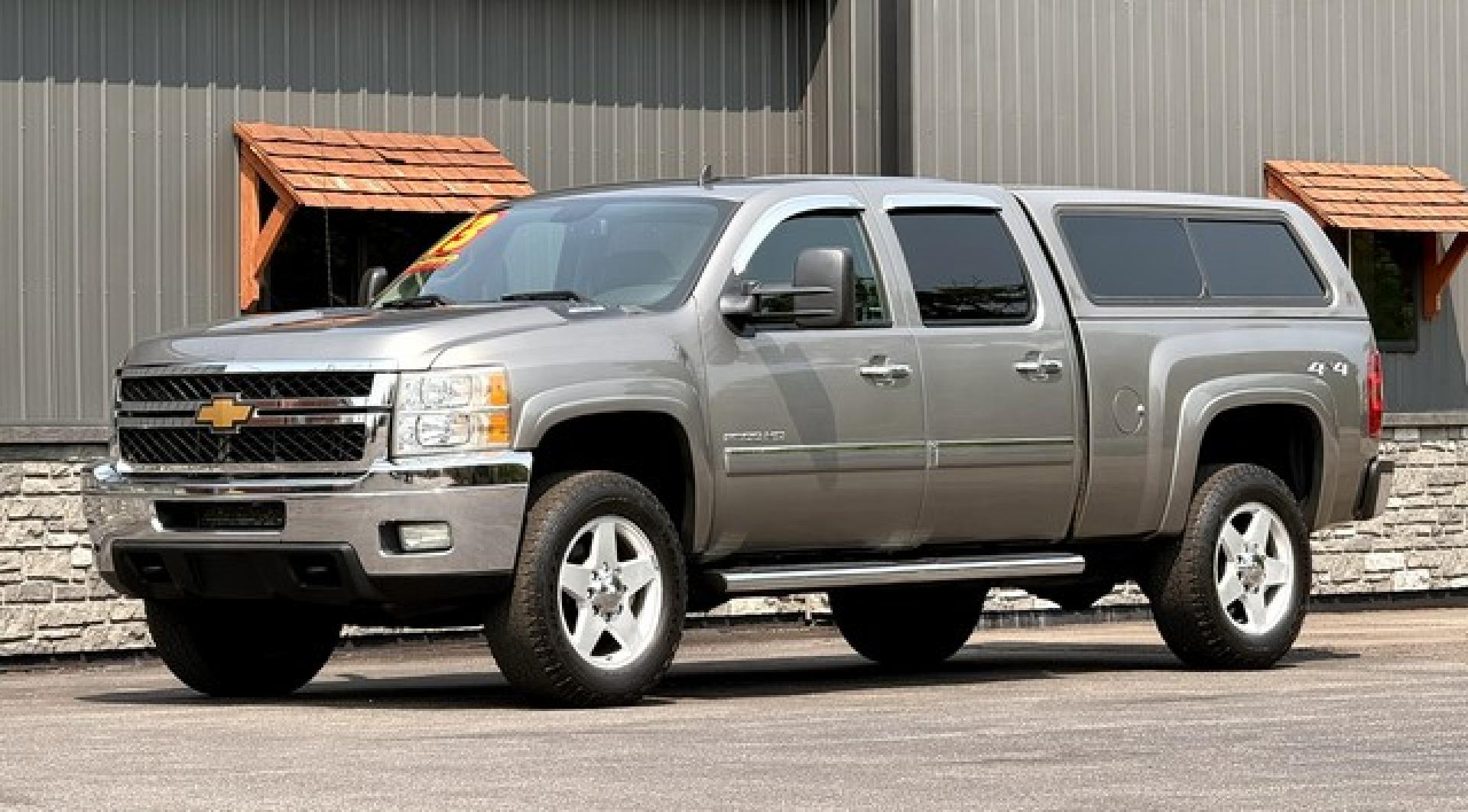 2013 GRAY CHEVROLET SILVERADO 2500 HD (1GC1KXCG0DF) with an V8,6.0L(364 CID),OHV engine, AUTOMATIC transmission, located at 14600 Frazho Road, Warren, MI, 48089, (586) 776-3400, 42.485996, -82.974220- Photo#3
