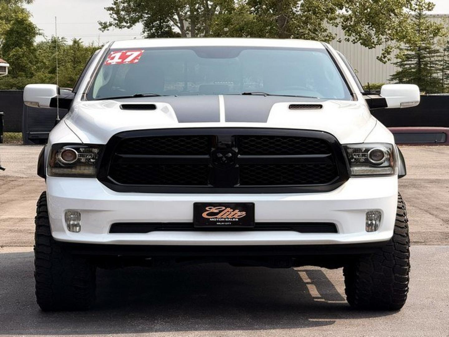 2017 BRIGHT WHITE RAM 1500 (1C6RR7MTXHS) with an V8,5.7L(345 CID),OHV engine, AUTOMATIC transmission, located at 14600 Frazho Road, Warren, MI, 48089, (586) 776-3400, 42.485996, -82.974220- Photo#4