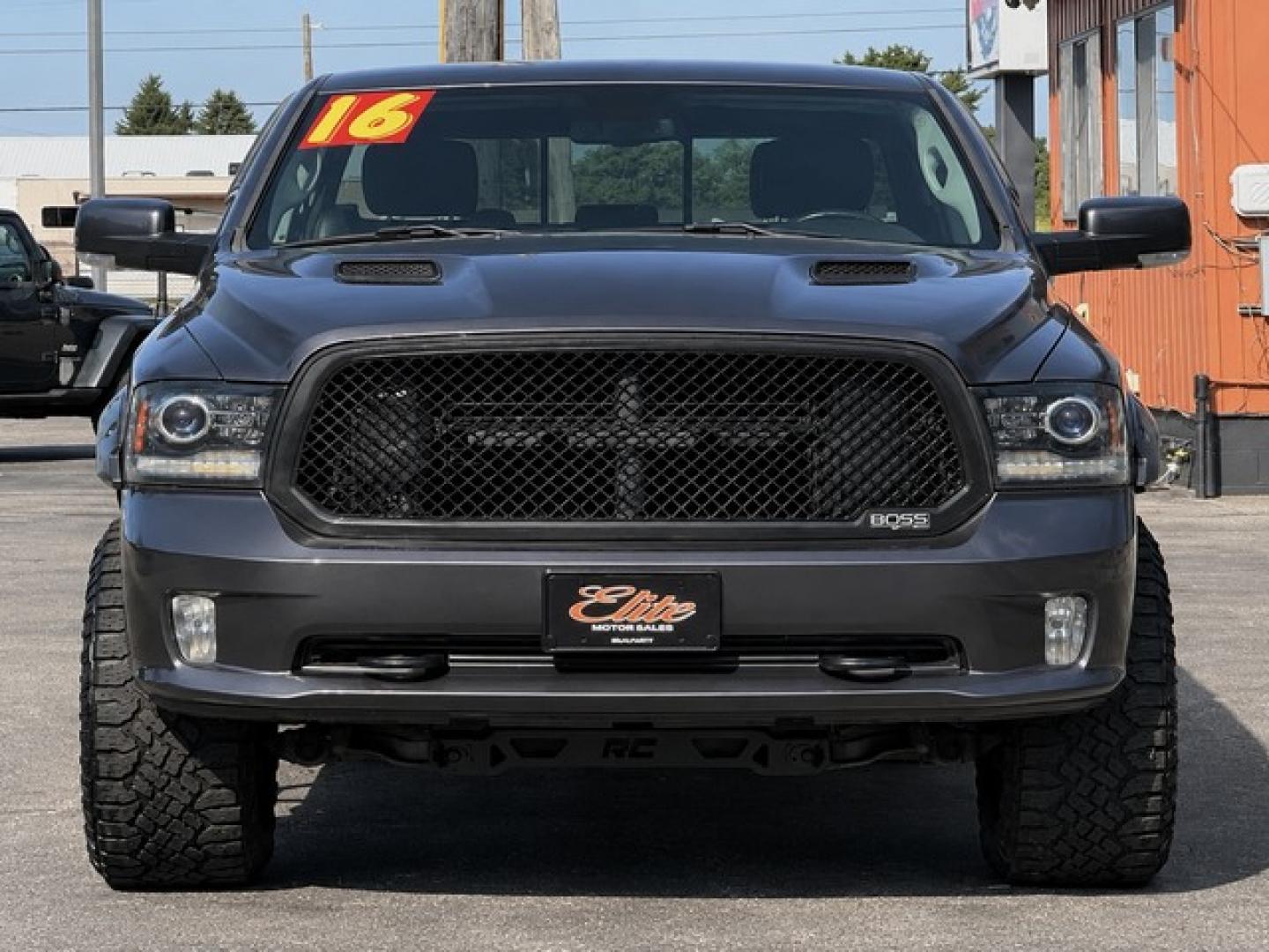 2016 GRAY RAM 1500 (1C6RR7MT4GS) with an V8,5.7L(345 CID),OHV engine, AUTOMATIC transmission, located at 14600 Frazho Road, Warren, MI, 48089, (586) 776-3400, 42.485996, -82.974220- Photo#4