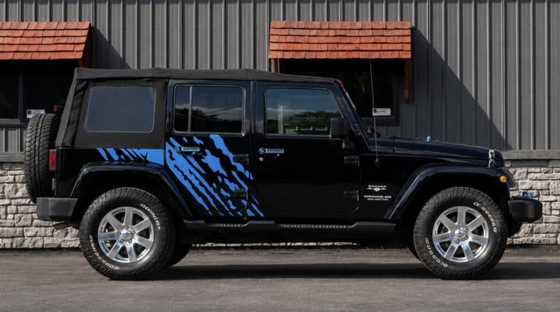 2017 BLACK JEEP WRANGLER (1C4BJWEG4HL) with an V6,3.6L(220 CID),DOHC engine, AUTOMATIC transmission, located at 14600 Frazho Road, Warren, MI, 48089, (586) 776-3400, 42.485996, -82.974220- Photo#2
