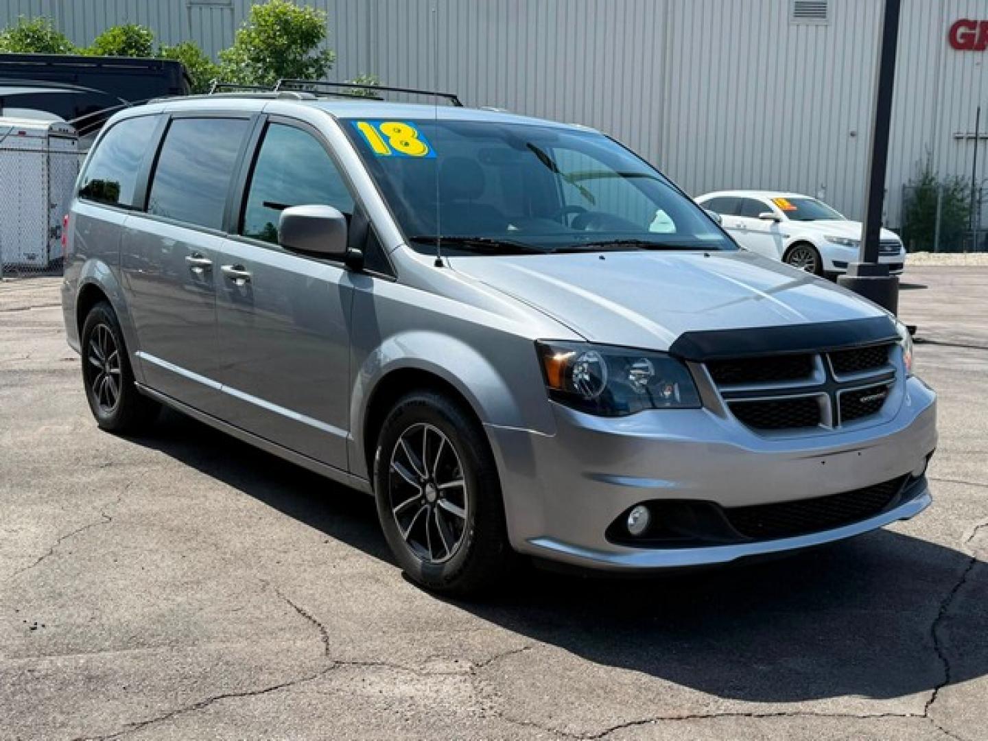 2018 BLACK DODGE GRAND CARAVAN (2C4RDGEG4JR) with an V6,3.6L(220 CID),DOHC engine, AUTOMATIC transmission, located at 14600 Frazho Road, Warren, MI, 48089, (586) 776-3400, 42.485996, -82.974220- Photo#2