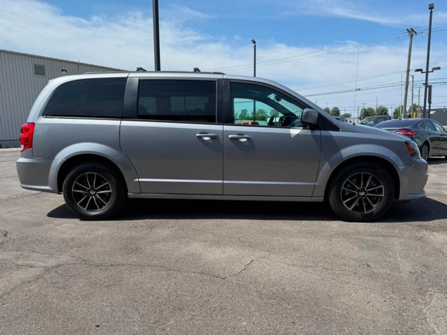 2018 BLACK DODGE GRAND CARAVAN (2C4RDGEG4JR) with an V6,3.6L(220 CID),DOHC engine, AUTOMATIC transmission, located at 14600 Frazho Road, Warren, MI, 48089, (586) 776-3400, 42.485996, -82.974220- Photo#3