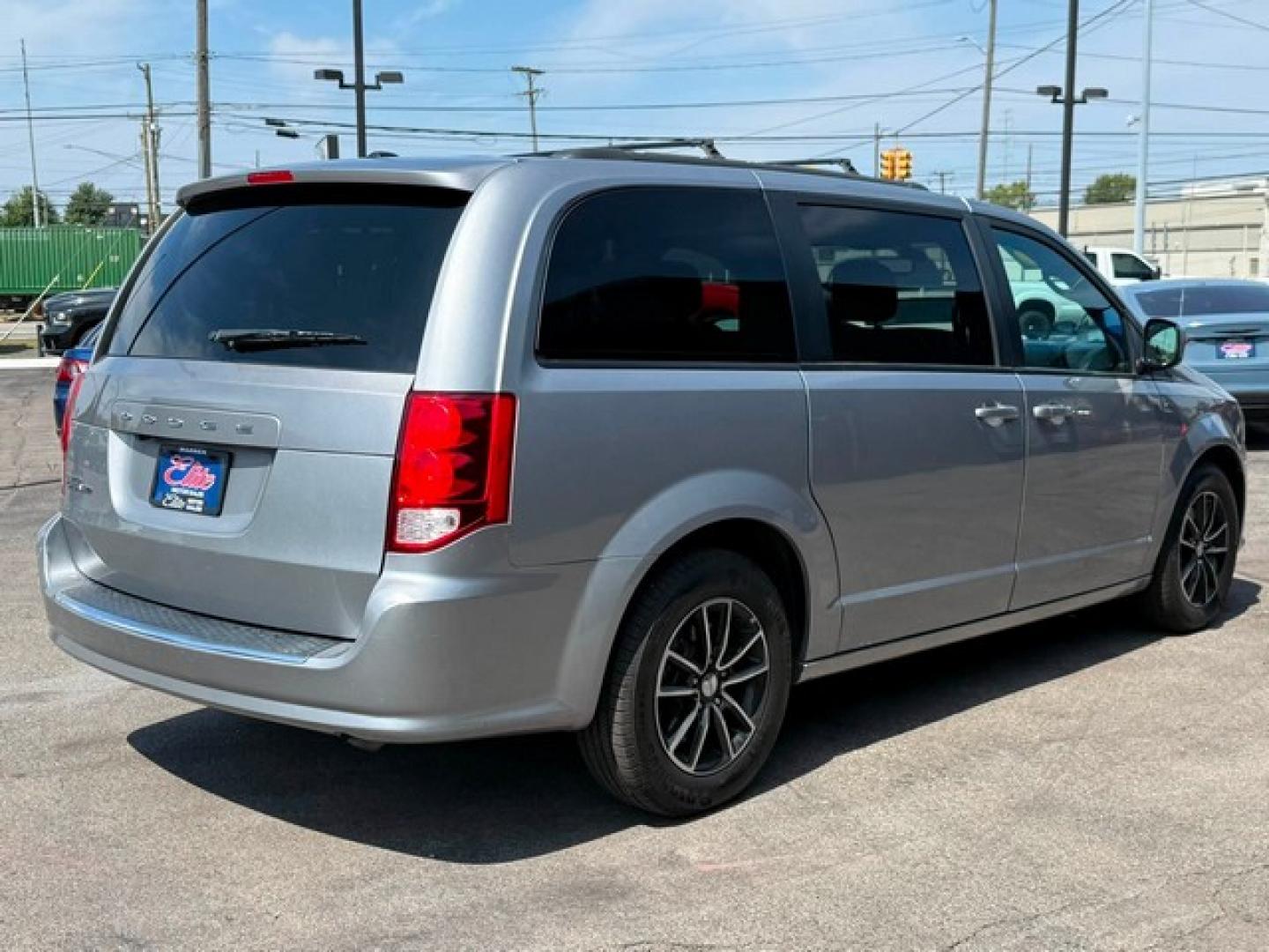 2018 BLACK DODGE GRAND CARAVAN (2C4RDGEG4JR) with an V6,3.6L(220 CID),DOHC engine, AUTOMATIC transmission, located at 14600 Frazho Road, Warren, MI, 48089, (586) 776-3400, 42.485996, -82.974220- Photo#4