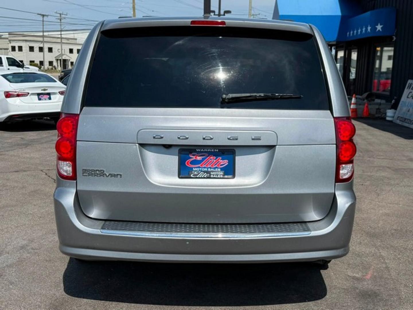 2018 BLACK DODGE GRAND CARAVAN (2C4RDGEG4JR) with an V6,3.6L(220 CID),DOHC engine, AUTOMATIC transmission, located at 14600 Frazho Road, Warren, MI, 48089, (586) 776-3400, 42.485996, -82.974220- Photo#5