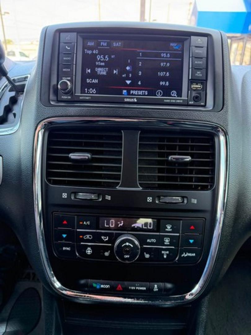 2018 BLACK DODGE GRAND CARAVAN (2C4RDGEG4JR) with an V6,3.6L(220 CID),DOHC engine, AUTOMATIC transmission, located at 14600 Frazho Road, Warren, MI, 48089, (586) 776-3400, 42.485996, -82.974220- Photo#16