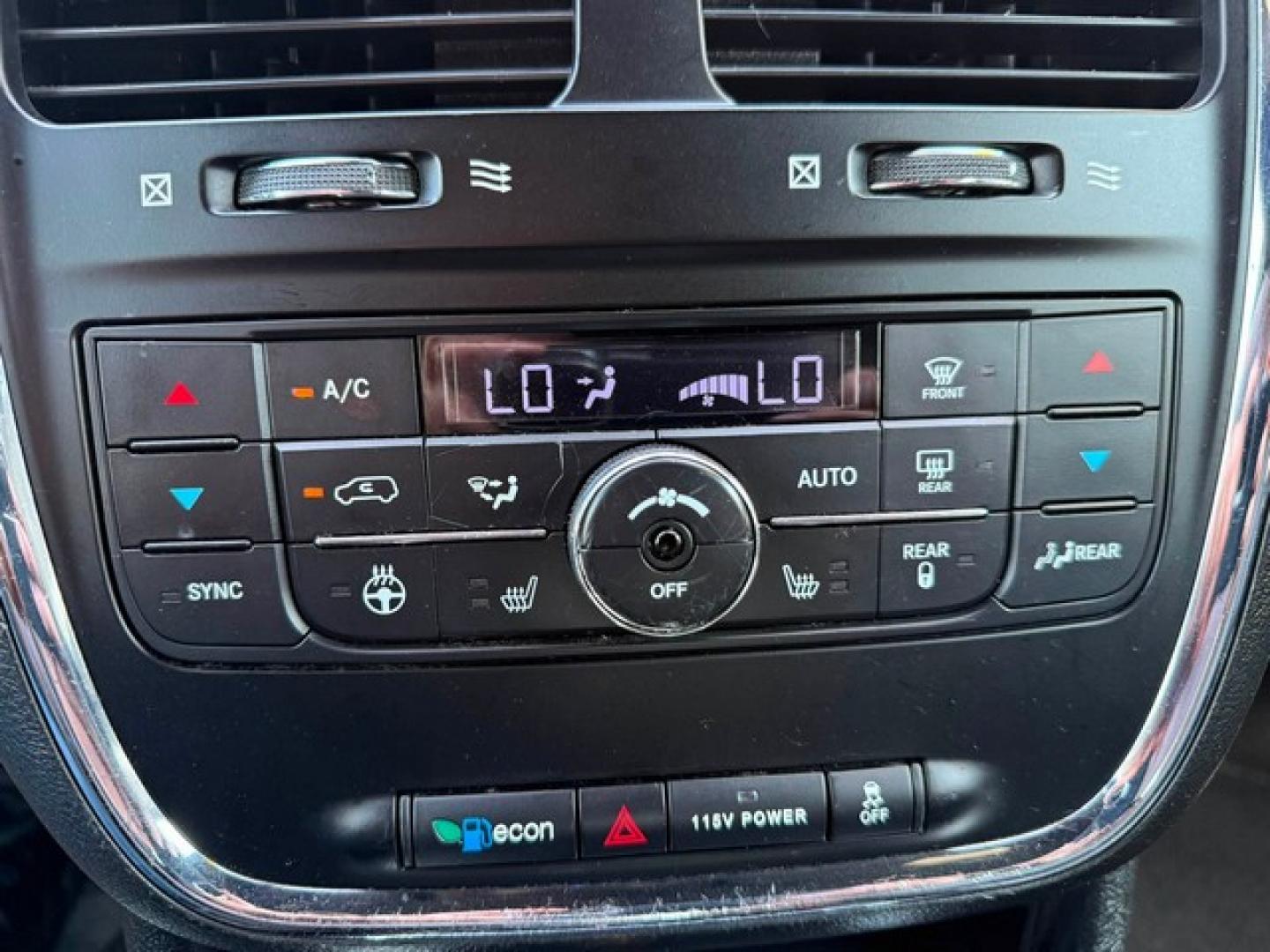 2018 BLACK DODGE GRAND CARAVAN (2C4RDGEG4JR) with an V6,3.6L(220 CID),DOHC engine, AUTOMATIC transmission, located at 14600 Frazho Road, Warren, MI, 48089, (586) 776-3400, 42.485996, -82.974220- Photo#17