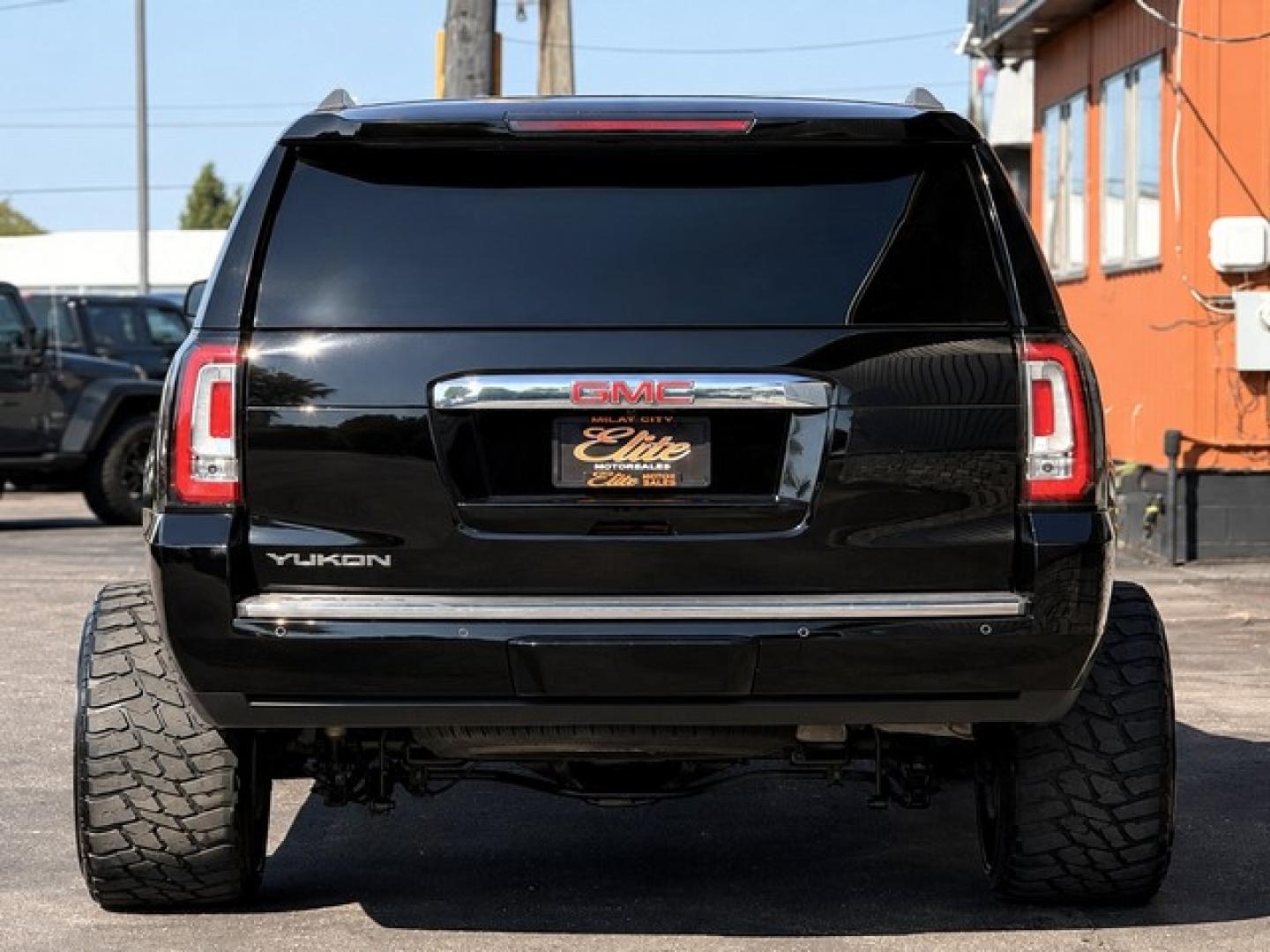 2016 BLACK GMC YUKON DENALI (1GKS2CKJ7GR) with an V8,6.2L(376 CID),OHV engine, AUTOMATIC transmission, located at 14600 Frazho Road, Warren, MI, 48089, (586) 776-3400, 42.485996, -82.974220- Photo#7