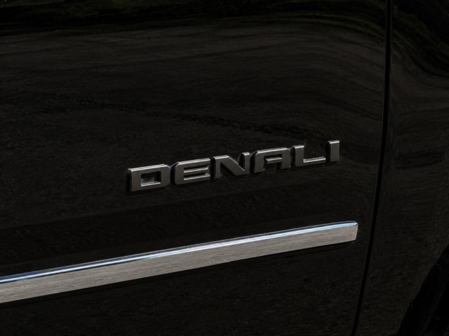 2016 BLACK GMC YUKON DENALI (1GKS2CKJ7GR) with an V8,6.2L(376 CID),OHV engine, AUTOMATIC transmission, located at 14600 Frazho Road, Warren, MI, 48089, (586) 776-3400, 42.485996, -82.974220- Photo#10