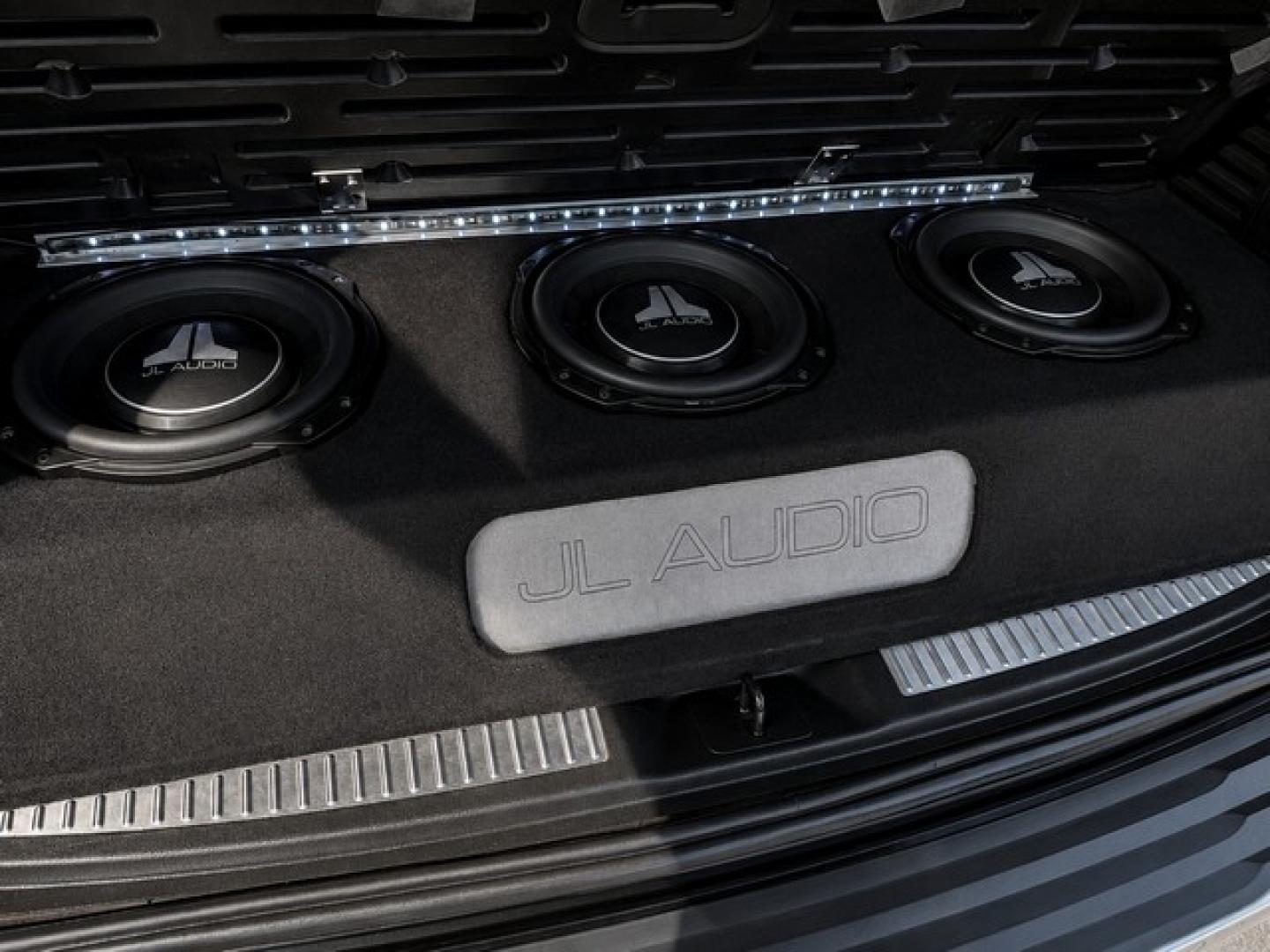 2016 BLACK GMC YUKON DENALI (1GKS2CKJ7GR) with an V8,6.2L(376 CID),OHV engine, AUTOMATIC transmission, located at 14600 Frazho Road, Warren, MI, 48089, (586) 776-3400, 42.485996, -82.974220- Photo#14