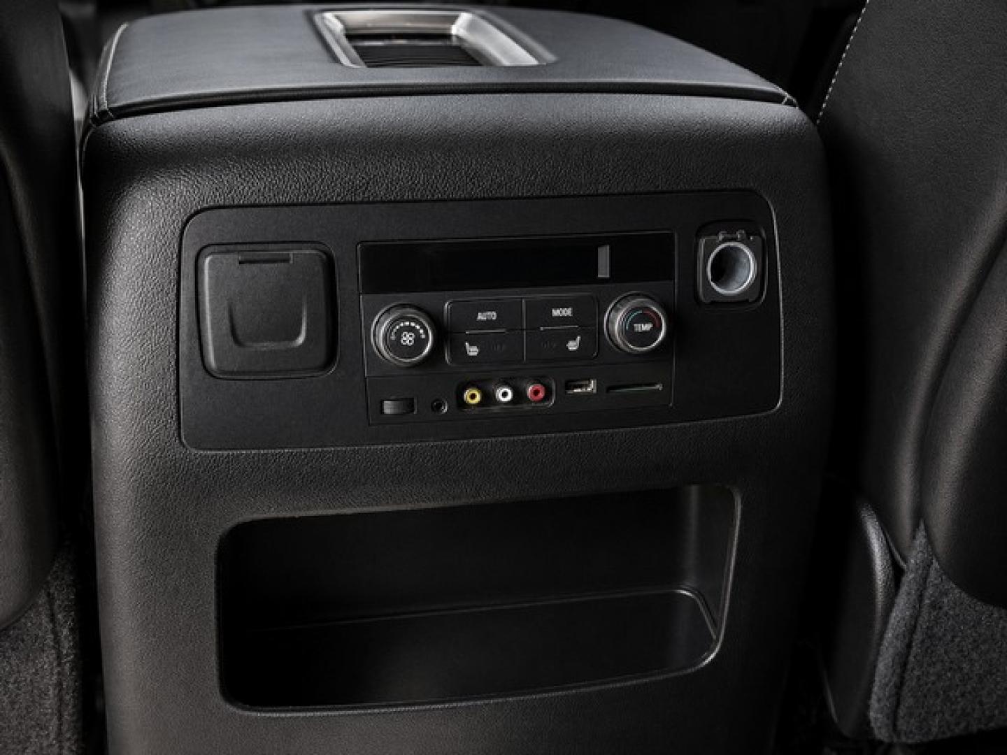 2016 BLACK GMC YUKON DENALI (1GKS2CKJ7GR) with an V8,6.2L(376 CID),OHV engine, AUTOMATIC transmission, located at 14600 Frazho Road, Warren, MI, 48089, (586) 776-3400, 42.485996, -82.974220- Photo#15