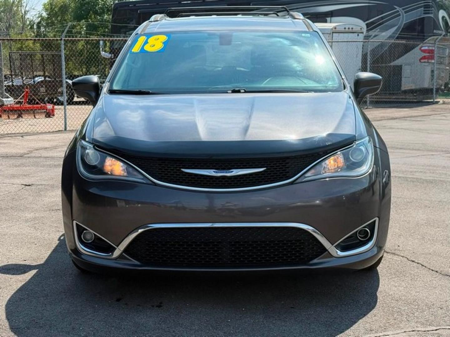 2018 GRAY CHRYSLER PACIFICA (2C4RC1EGXJR) with an V6,3.6L(220 CID),DOHC engine, AUTOMATIC transmission, located at 14600 Frazho Road, Warren, MI, 48089, (586) 776-3400, 42.485996, -82.974220- Photo#3