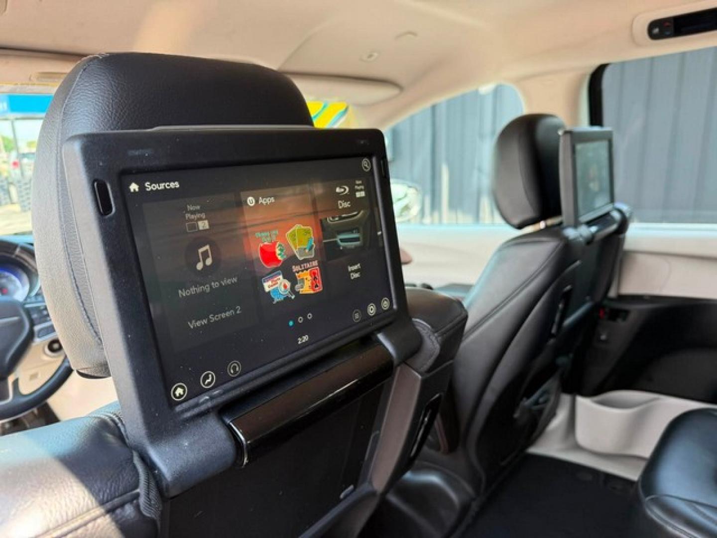 2018 GRAY CHRYSLER PACIFICA (2C4RC1EGXJR) with an V6,3.6L(220 CID),DOHC engine, AUTOMATIC transmission, located at 14600 Frazho Road, Warren, MI, 48089, (586) 776-3400, 42.485996, -82.974220- Photo#11