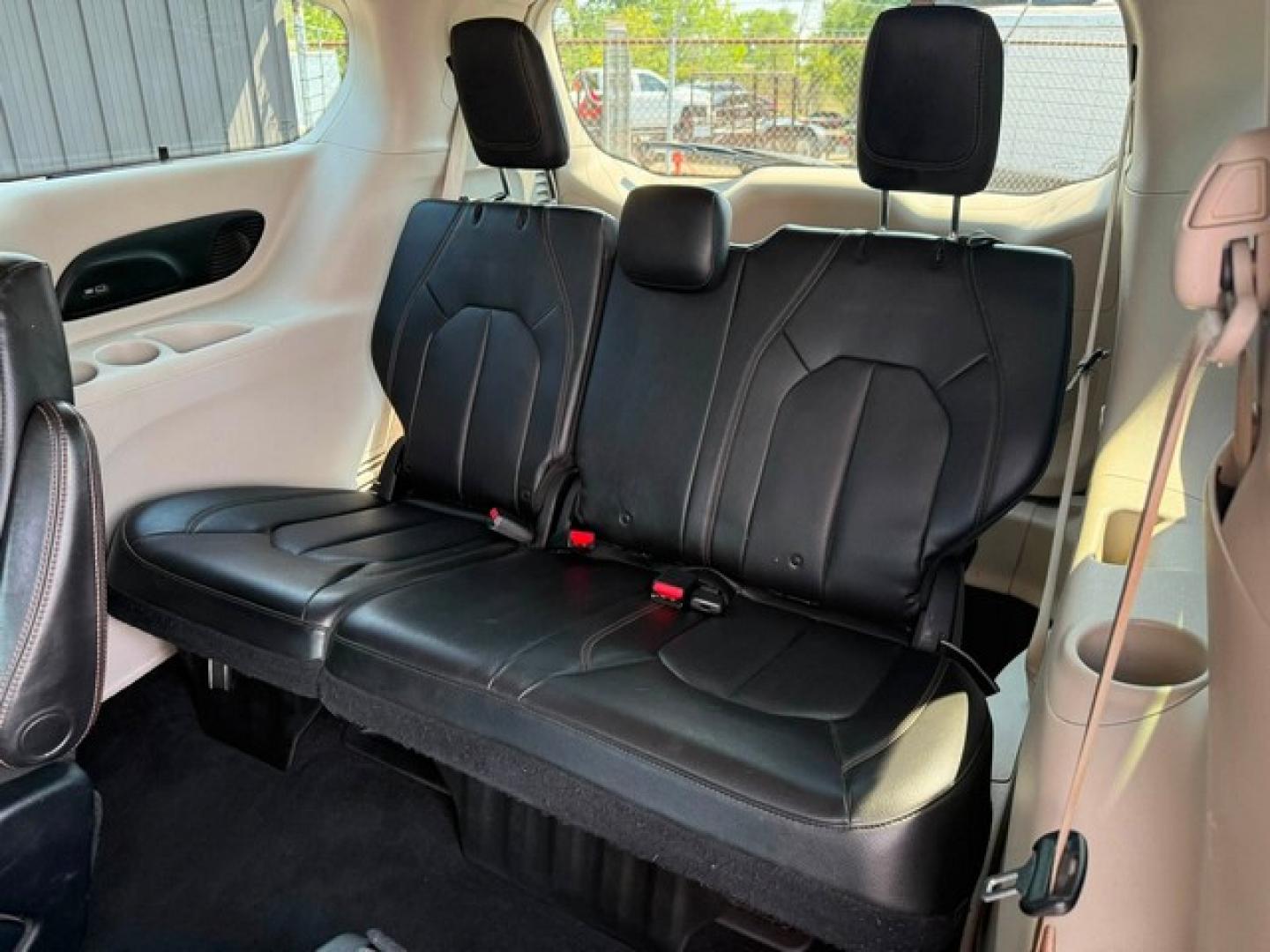 2018 GRAY CHRYSLER PACIFICA (2C4RC1EGXJR) with an V6,3.6L(220 CID),DOHC engine, AUTOMATIC transmission, located at 14600 Frazho Road, Warren, MI, 48089, (586) 776-3400, 42.485996, -82.974220- Photo#12