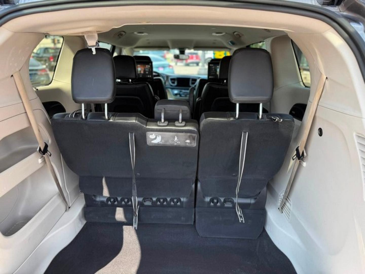 2018 GRAY CHRYSLER PACIFICA (2C4RC1EGXJR) with an V6,3.6L(220 CID),DOHC engine, AUTOMATIC transmission, located at 14600 Frazho Road, Warren, MI, 48089, (586) 776-3400, 42.485996, -82.974220- Photo#13