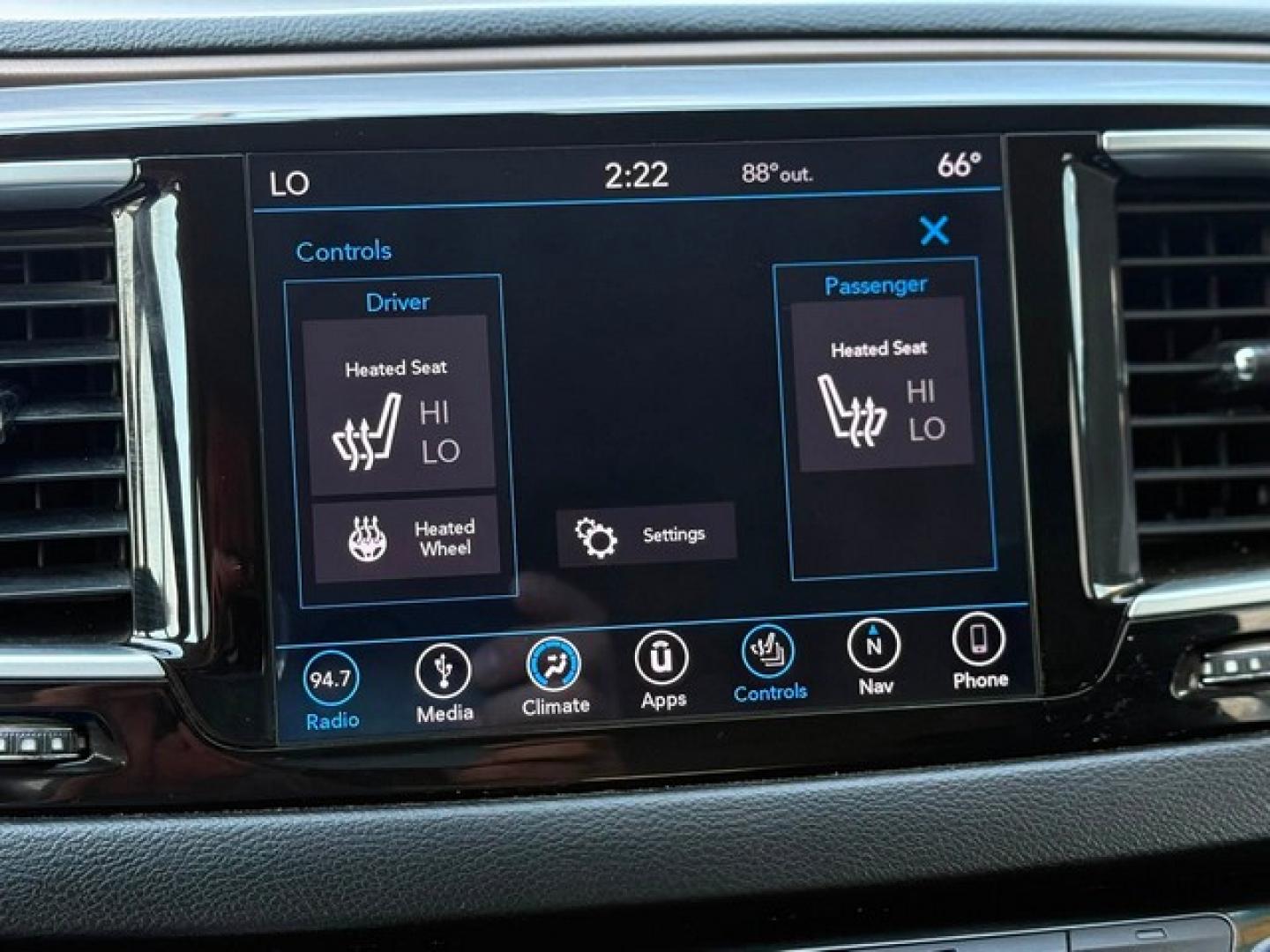 2018 GRAY CHRYSLER PACIFICA (2C4RC1EGXJR) with an V6,3.6L(220 CID),DOHC engine, AUTOMATIC transmission, located at 14600 Frazho Road, Warren, MI, 48089, (586) 776-3400, 42.485996, -82.974220- Photo#22