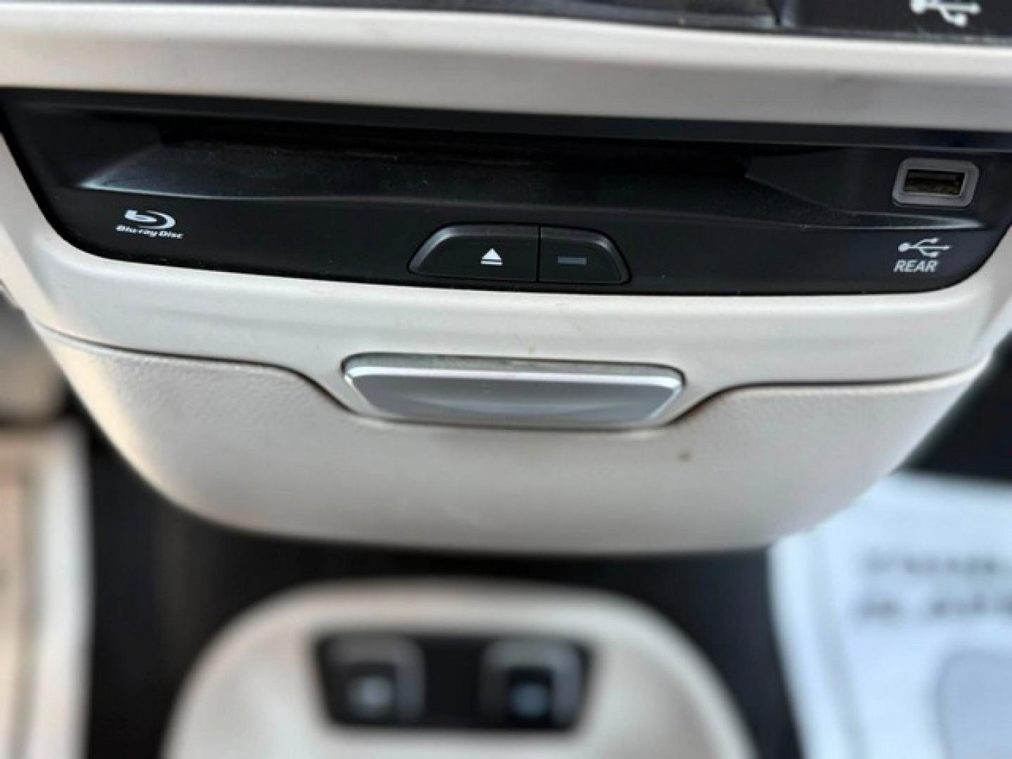 2018 GRAY CHRYSLER PACIFICA (2C4RC1EGXJR) with an V6,3.6L(220 CID),DOHC engine, AUTOMATIC transmission, located at 14600 Frazho Road, Warren, MI, 48089, (586) 776-3400, 42.485996, -82.974220- Photo#23