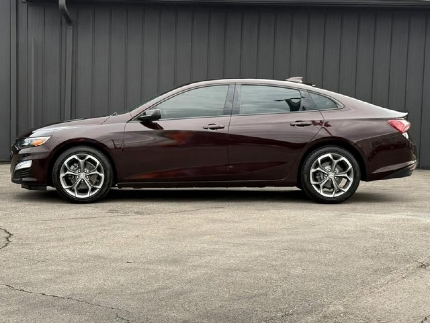 2020 BLACK CHERRY CHEVROLET MALIBU (1G1ZD5ST4LF) with an L4,1.5L(91 CID), engine, AUTOMATIC transmission, located at 14600 Frazho Road, Warren, MI, 48089, (586) 776-3400, 42.485996, -82.974220- Photo#1