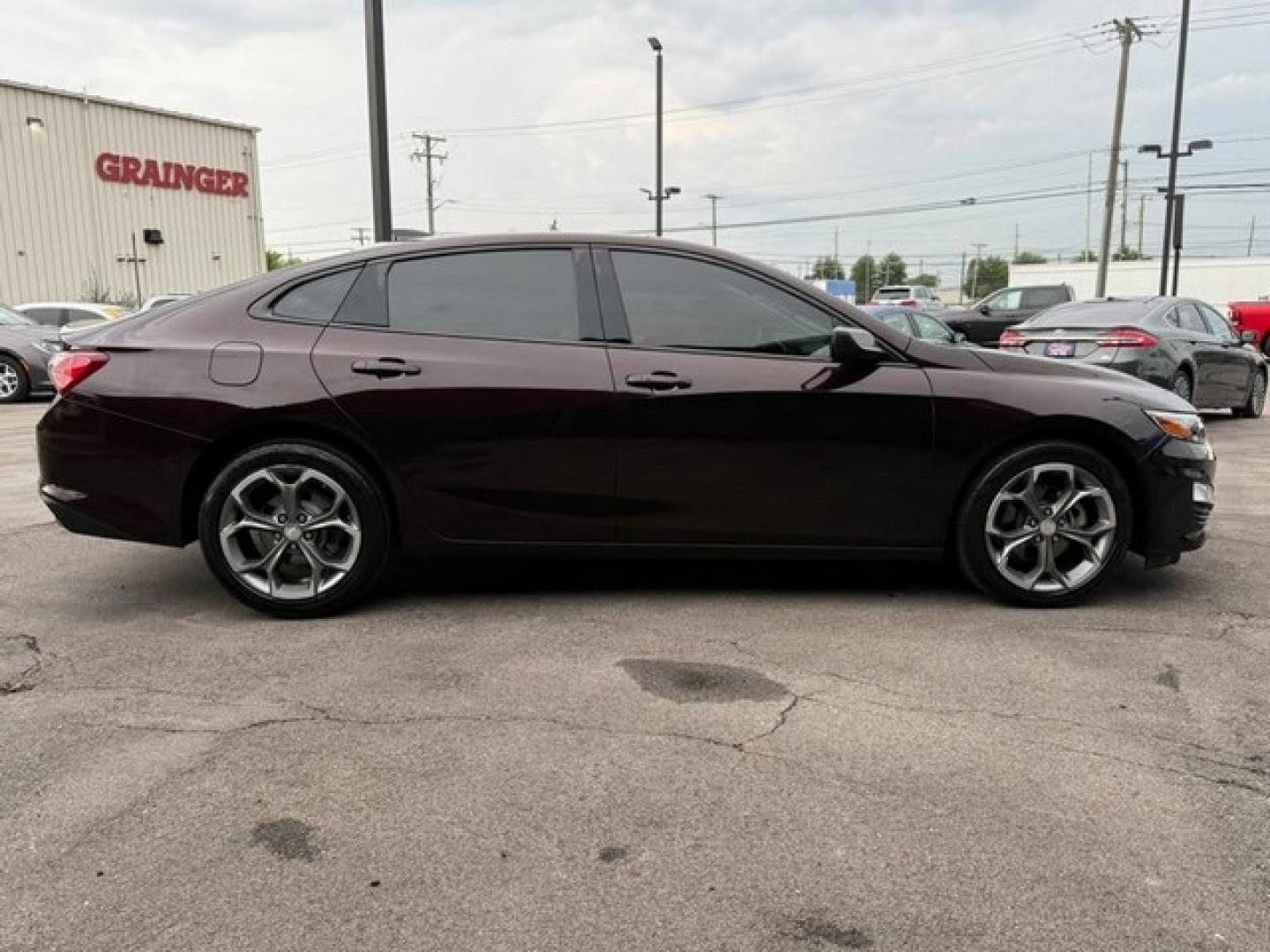 2020 BLACK CHERRY CHEVROLET MALIBU (1G1ZD5ST4LF) with an L4,1.5L(91 CID), engine, AUTOMATIC transmission, located at 14600 Frazho Road, Warren, MI, 48089, (586) 776-3400, 42.485996, -82.974220- Photo#5