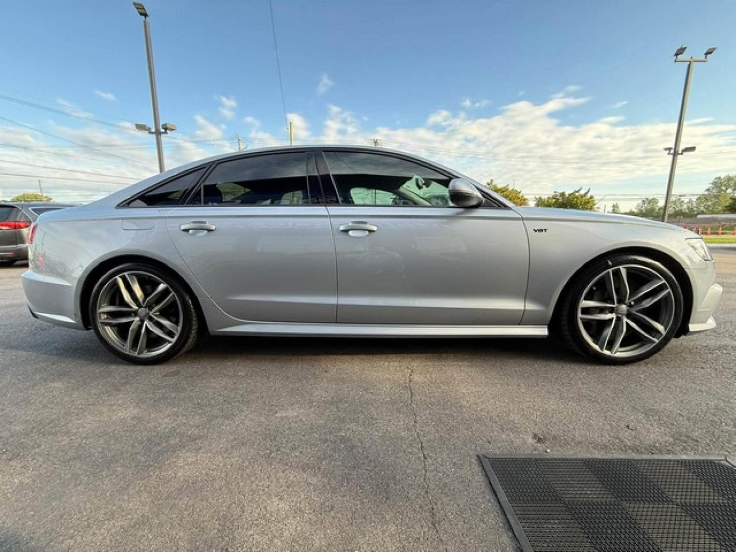 2016 SILVER AUDI S6 (WAUF2AFC1GN) with an V8,4.0L(244 CID),DOHC engine, AUTOMATIC transmission, located at 14600 Frazho Road, Warren, MI, 48089, (586) 776-3400, 42.485996, -82.974220- Photo#4