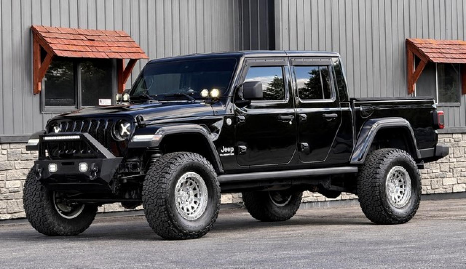 2020 BLACK JEEP GLADIATOR (1C6HJTFG5LL) with an V6,3.6L(220 CID),DOHC engine, AUTOMATIC transmission, located at 14600 Frazho Road, Warren, MI, 48089, (586) 776-3400, 42.485996, -82.974220- Photo#1