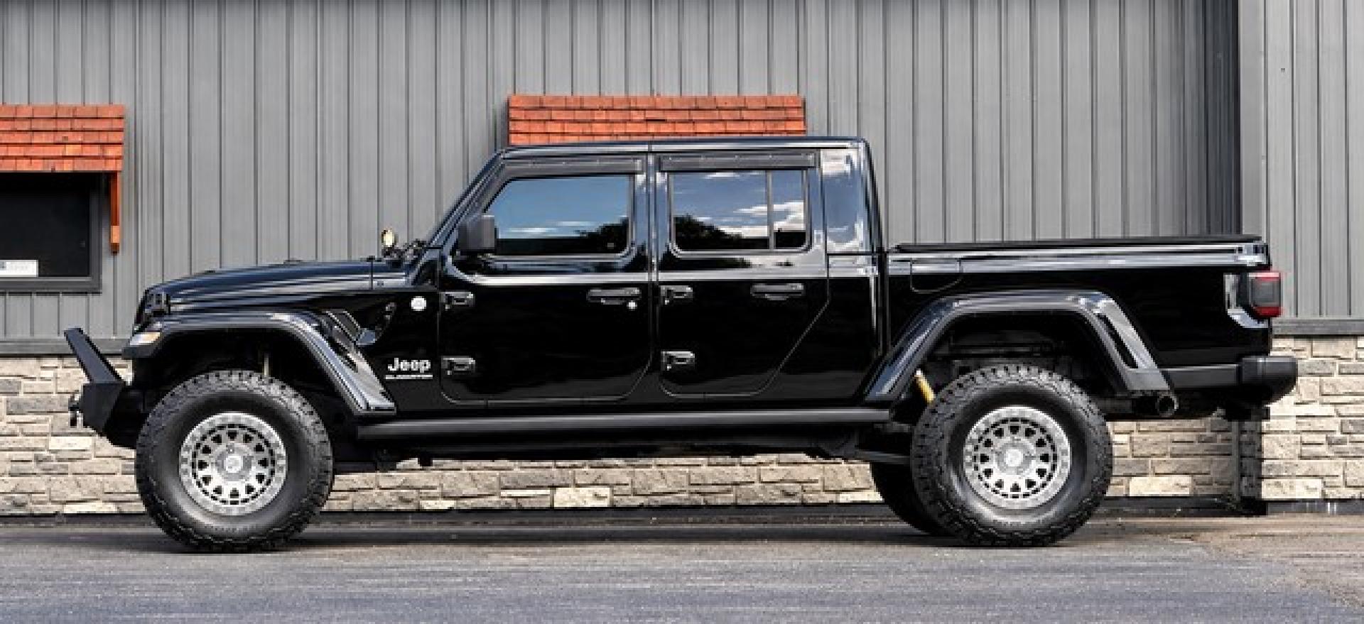 2020 BLACK JEEP GLADIATOR (1C6HJTFG5LL) with an V6,3.6L(220 CID),DOHC engine, AUTOMATIC transmission, located at 14600 Frazho Road, Warren, MI, 48089, (586) 776-3400, 42.485996, -82.974220- Photo#2
