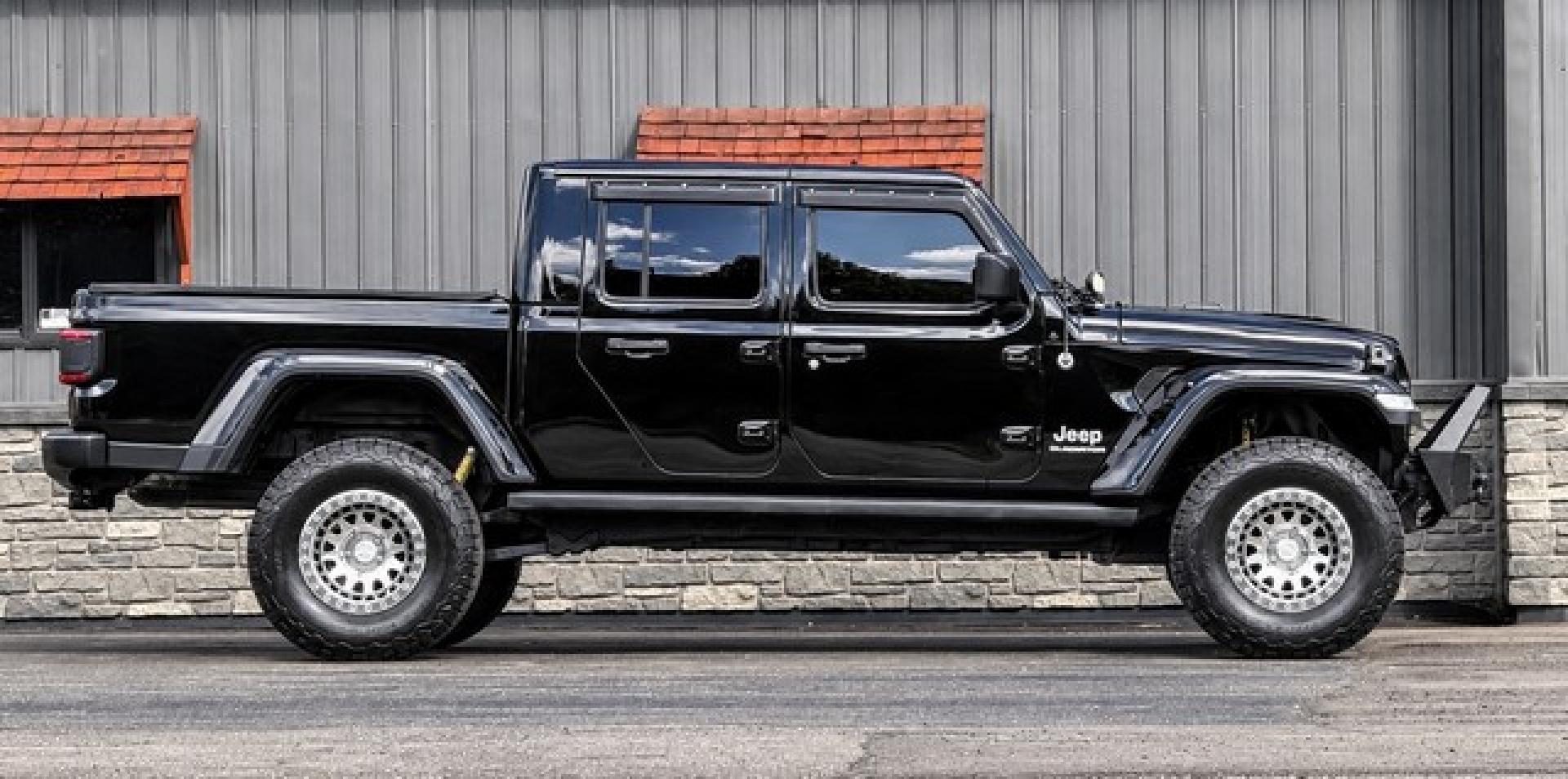 2020 BLACK JEEP GLADIATOR (1C6HJTFG5LL) with an V6,3.6L(220 CID),DOHC engine, AUTOMATIC transmission, located at 14600 Frazho Road, Warren, MI, 48089, (586) 776-3400, 42.485996, -82.974220- Photo#4