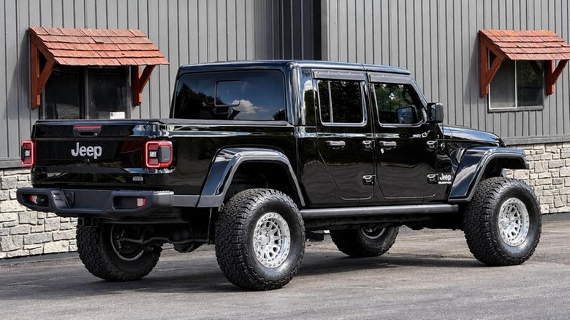 2020 BLACK JEEP GLADIATOR (1C6HJTFG5LL) with an V6,3.6L(220 CID),DOHC engine, AUTOMATIC transmission, located at 14600 Frazho Road, Warren, MI, 48089, (586) 776-3400, 42.485996, -82.974220- Photo#5