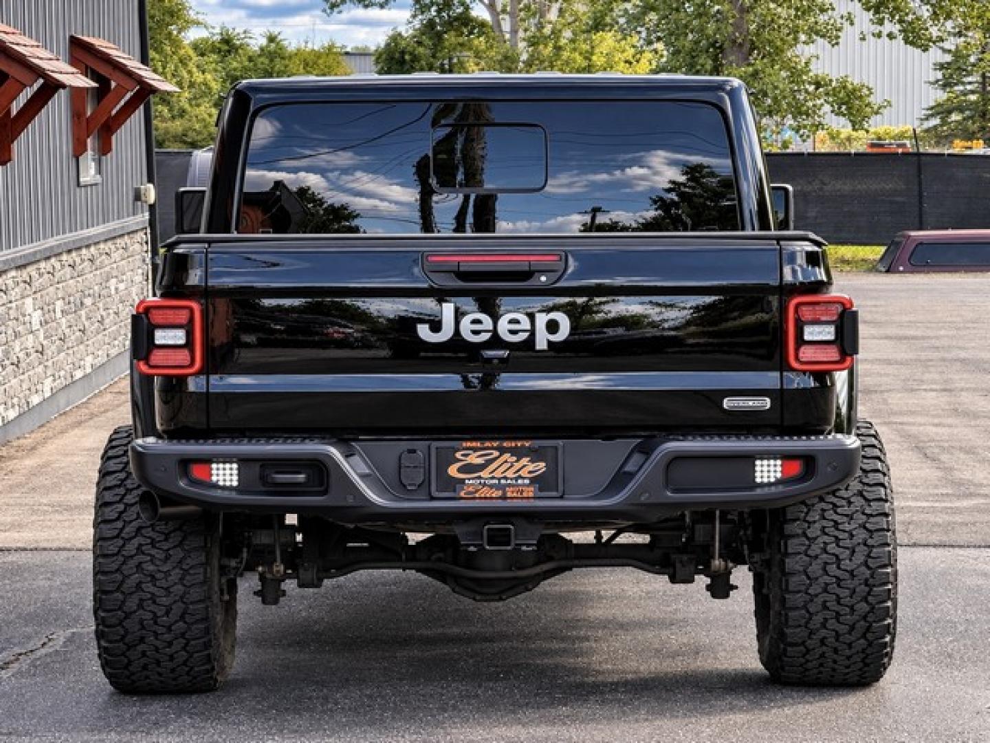 2020 BLACK JEEP GLADIATOR (1C6HJTFG5LL) with an V6,3.6L(220 CID),DOHC engine, AUTOMATIC transmission, located at 14600 Frazho Road, Warren, MI, 48089, (586) 776-3400, 42.485996, -82.974220- Photo#8