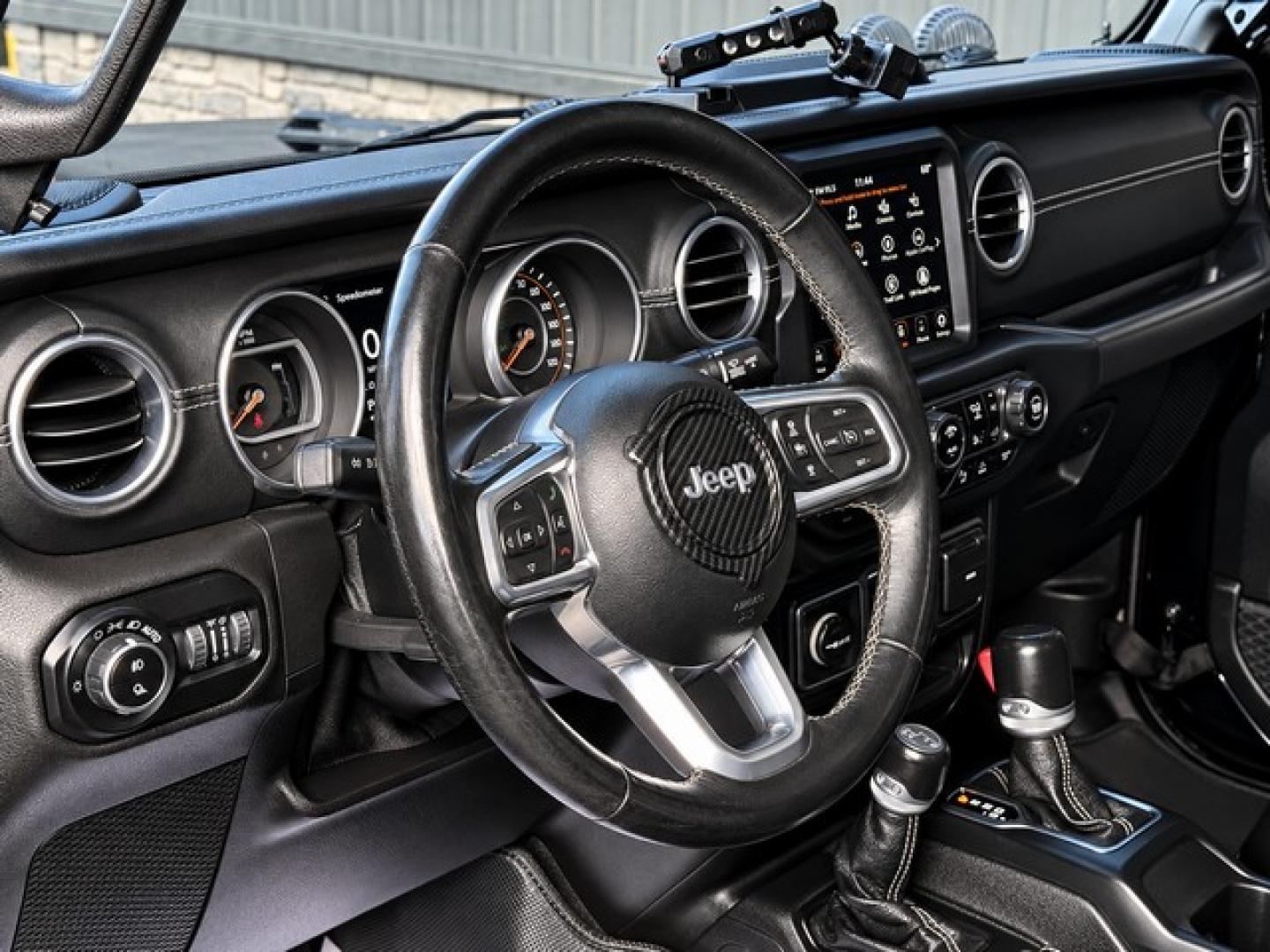 2020 BLACK JEEP GLADIATOR (1C6HJTFG5LL) with an V6,3.6L(220 CID),DOHC engine, AUTOMATIC transmission, located at 14600 Frazho Road, Warren, MI, 48089, (586) 776-3400, 42.485996, -82.974220- Photo#14