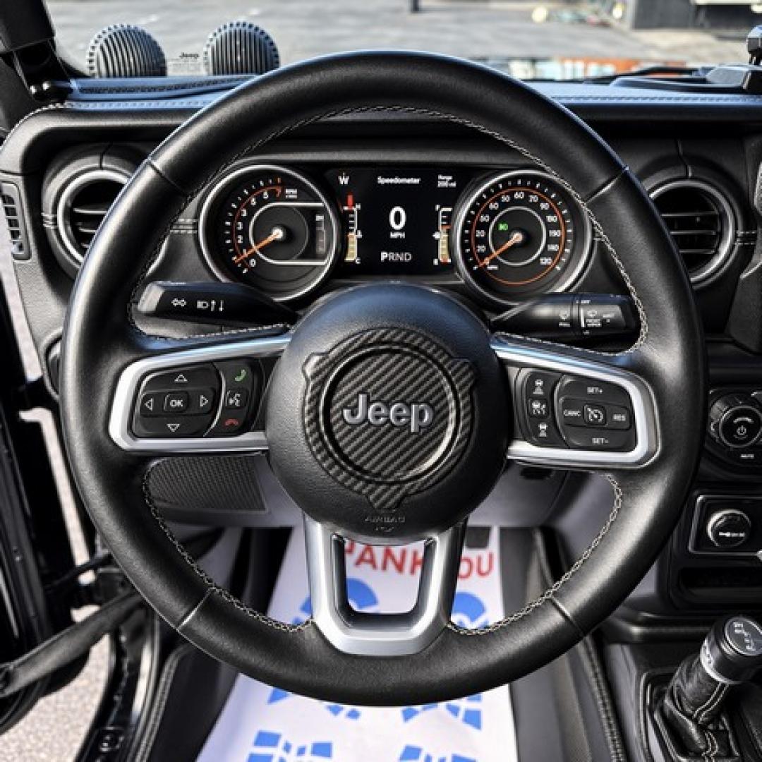 2020 BLACK JEEP GLADIATOR (1C6HJTFG5LL) with an V6,3.6L(220 CID),DOHC engine, AUTOMATIC transmission, located at 14600 Frazho Road, Warren, MI, 48089, (586) 776-3400, 42.485996, -82.974220- Photo#15