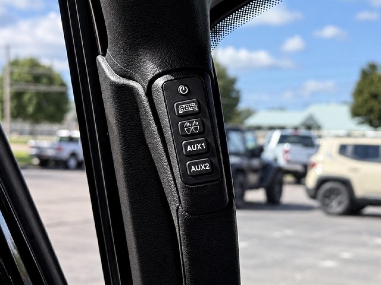 2020 BLACK JEEP GLADIATOR (1C6HJTFG5LL) with an V6,3.6L(220 CID),DOHC engine, AUTOMATIC transmission, located at 14600 Frazho Road, Warren, MI, 48089, (586) 776-3400, 42.485996, -82.974220- Photo#18