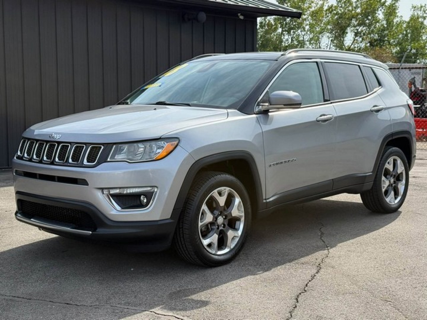2018 BILLET SILVER METALLIC JEEP COMPASS (3C4NJDCB9JT) with an L4,2.4L(144 CID), engine, AUTOMATIC transmission, located at 14600 Frazho Road, Warren, MI, 48089, (586) 776-3400, 42.485996, -82.974220- Photo#2