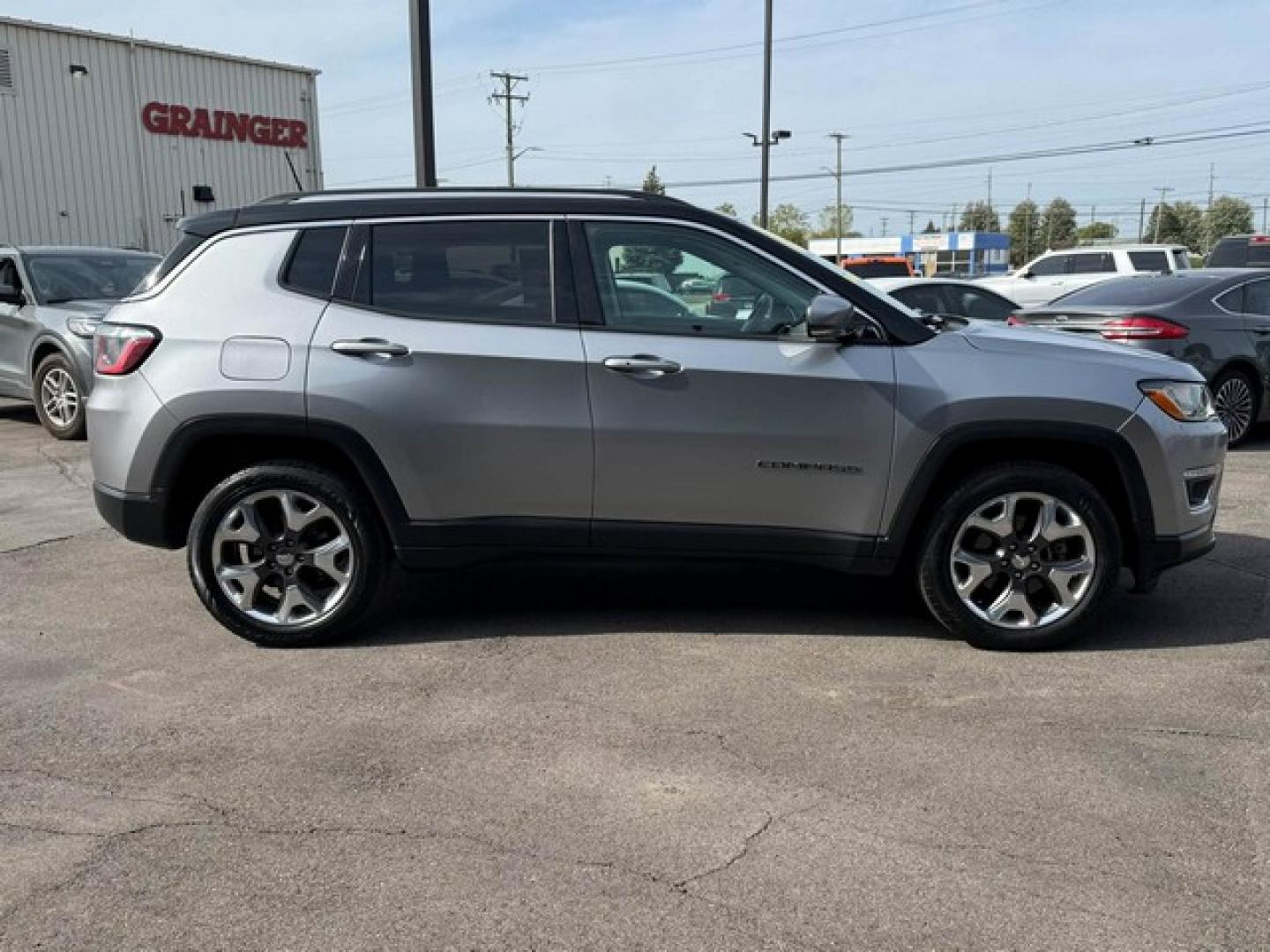 2018 BILLET SILVER METALLIC JEEP COMPASS (3C4NJDCB9JT) with an L4,2.4L(144 CID), engine, AUTOMATIC transmission, located at 14600 Frazho Road, Warren, MI, 48089, (586) 776-3400, 42.485996, -82.974220- Photo#5