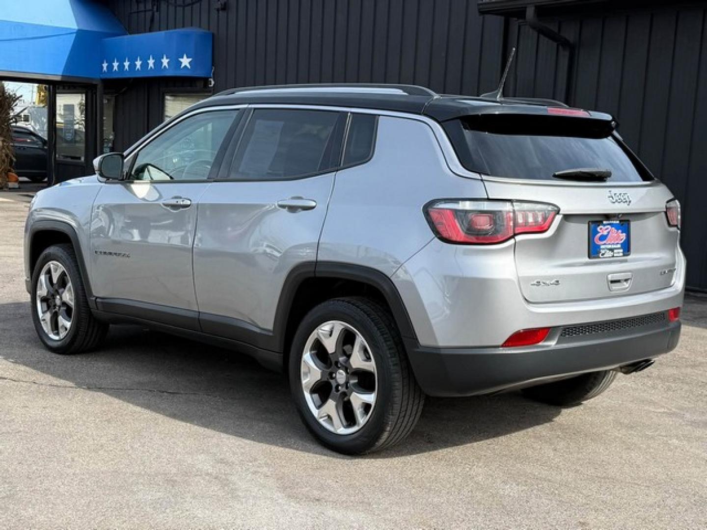 2018 BILLET SILVER METALLIC JEEP COMPASS (3C4NJDCB9JT) with an L4,2.4L(144 CID), engine, AUTOMATIC transmission, located at 14600 Frazho Road, Warren, MI, 48089, (586) 776-3400, 42.485996, -82.974220- Photo#8