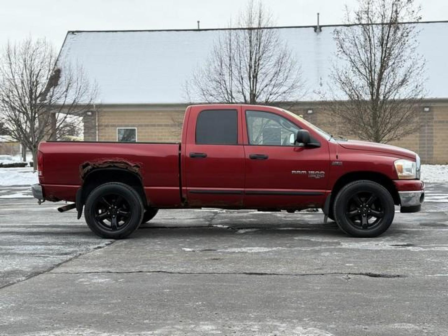 2006 BURGANDY DODGE RAM 1500 PICKUP (1D7HU18226S) with an V8,5.7L(345 CID),OHV engine, AUTOMATIC transmission, located at 14600 Frazho Road, Warren, MI, 48089, (586) 776-3400, 42.485996, -82.974220 - Photo#4