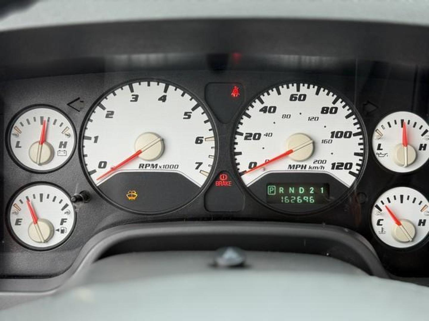 2006 BURGANDY DODGE RAM 1500 PICKUP (1D7HU18226S) with an V8,5.7L(345 CID),OHV engine, AUTOMATIC transmission, located at 14600 Frazho Road, Warren, MI, 48089, (586) 776-3400, 42.485996, -82.974220 - Photo#10