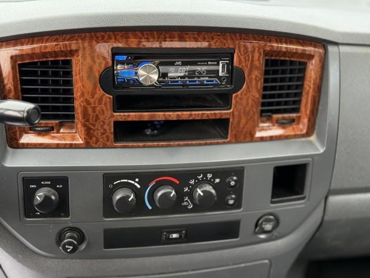 2006 BURGANDY DODGE RAM 1500 PICKUP (1D7HU18226S) with an V8,5.7L(345 CID),OHV engine, AUTOMATIC transmission, located at 14600 Frazho Road, Warren, MI, 48089, (586) 776-3400, 42.485996, -82.974220 - Photo#11